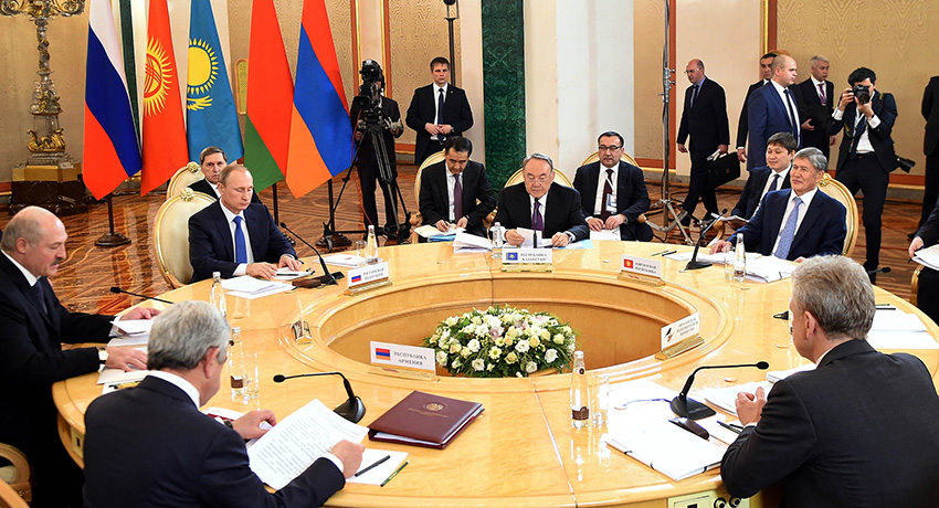 Евразийский экономический союз начинает действовать в 2015 году.